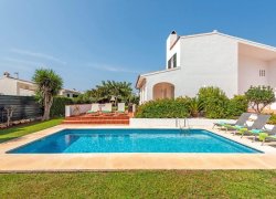  Villa Almaraz - Serene Retreat with Private Pool in Binibeca