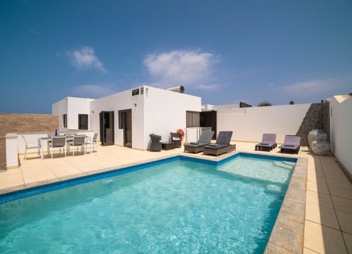 Villa Sirita: A 4-Bedroom Retreat in Playa Blanca, Lanzarote