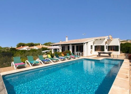 Villa Vazquez: Tranquil Haven with Private Pool in Binibeca, Menorca