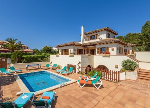 Villa Jacob: Luxury Retreat with Private Pool in Calan Bosch, Menorca