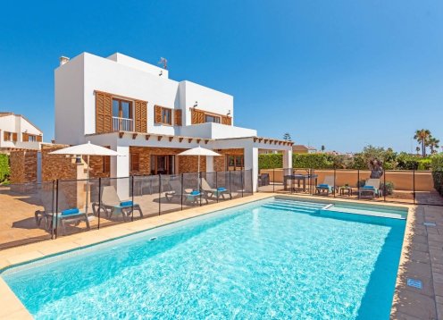 Villa Baeza - Deluxe Retreat with Heated Pool in Calan Forcat, Menorca