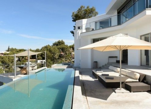 Villa Rizzo: Stylish 6-BDR Villa with Panoramic Views in Can Furnet