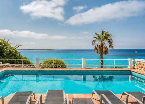 Villa Homer, Punta Prima – Beachfront Villa with Stunning Sea Views