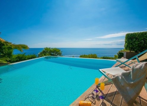 Villa Oreste, Llafranc: Chic Frontline Villa Retreat with Sea Views