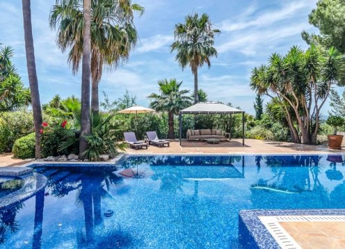 Villa Natasha, Cas Catala – Elegant Oasis with Heated Pool & Sea Views