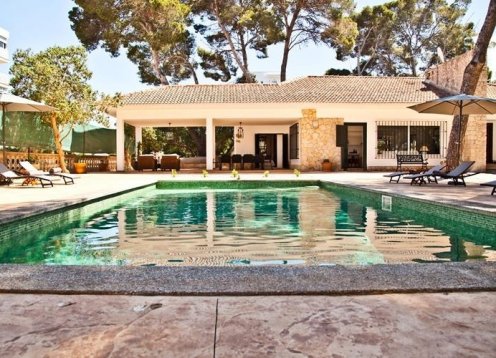 Villa Ardyles, Palma – Beachside Villa with Private Pool & Solarium