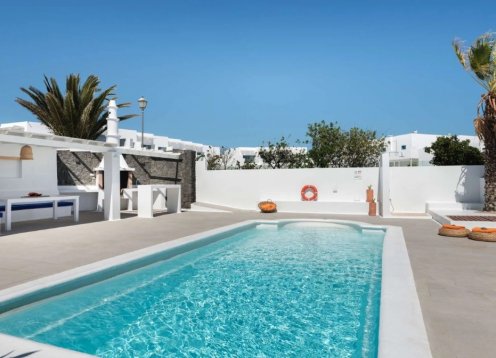 Villa Las Coloradas - Luxurious Seaside Escape in Playa Blanca