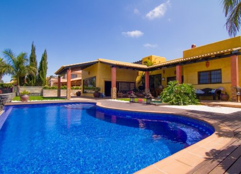 Villa Lima - Luxurious 5-Bedroom Retreat with Ocean Views in Adeje