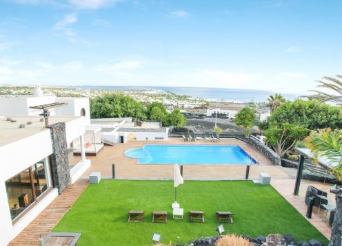 Villa Abaego in Playa Blanca – Luxury Villa with Pool & Tennis Court