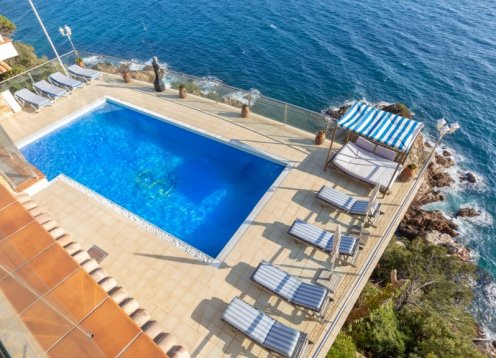 Villa Manya, Lloret de Mar – Luxury villa with Indoor Pool & Sea Views