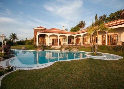 Villa Gomes - Luxury 6-Bedroom Villa with Ocean Views in Santa Ursula