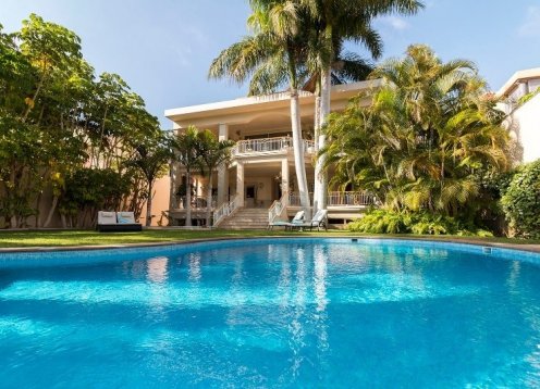 Villa Imperial in Playa de las Americas – Luxury Retreat with Pool