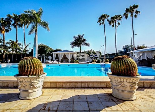 Villa Melissa: Luxurious Golf Retreat in Maspalomas, Gran Canaria