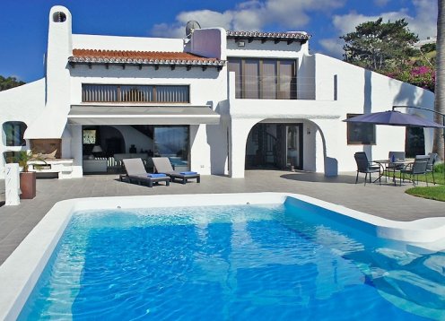 Villa Evelyn - Luxurious 5-Bedroom Villa with Ocean Views in Tenerife