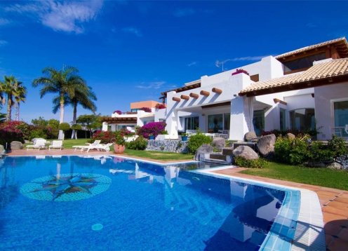 Villa Rocha – Luxury Retreat with Infinity Pool in Golf Costa Adeje