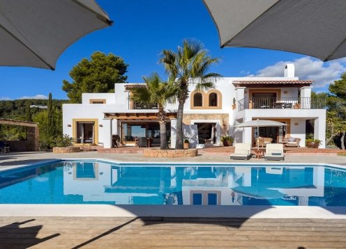 Villa Halcon in Ibiza - Panoramic Views and Luxurious Comfort