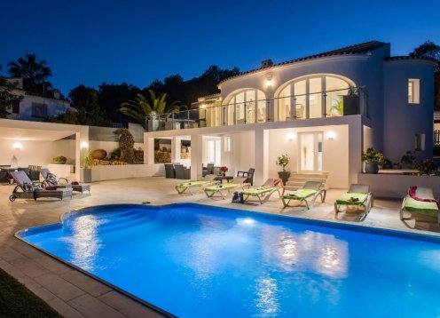 Villa Tovar, Javea: Elegant Villa with Heated Pool & Spacious Terrace