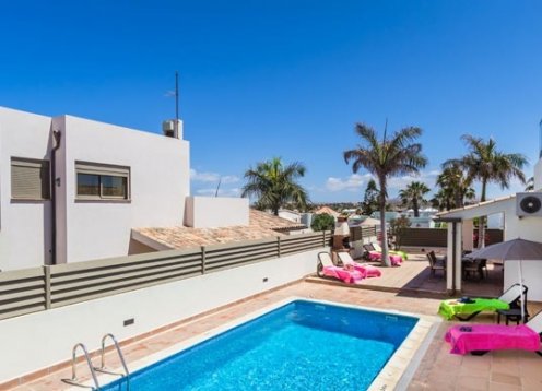 Villa Sapphire, Corralejo - Stylish 4-Bedroom Villa with Private Pool