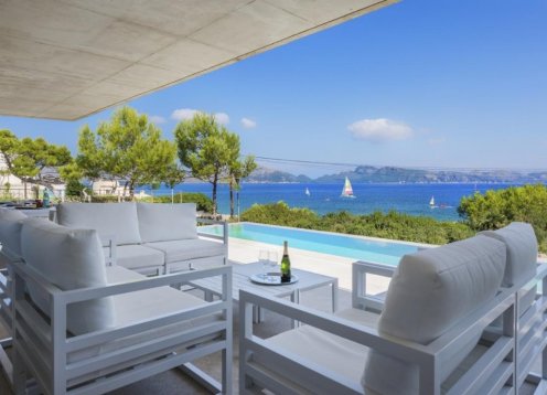 Villa Josep in Mal Pas, Alcudia – Modern Seafront Villa with Pool