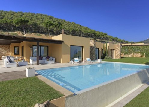 Villa Dolha, Begur – Stunning Poolside Oasis Near the Beach