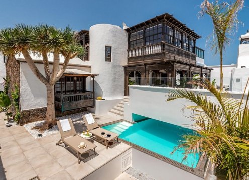 Villa Drago in Puerto del Carmen: Luxurious Villa with Heated Pool