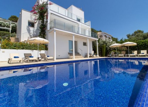 Villa Marisa, Son Bou – Stylish Beachside Retreat with Sea Views