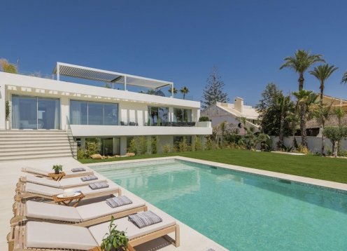 Villa Reina, La Cala de Mijas – Luxury Beachfront & Rooftop Views