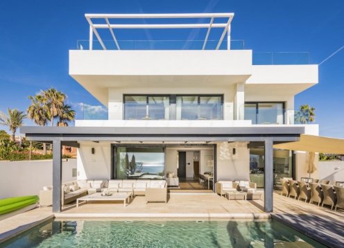 Villa Berlin, Marbella – Stunning Beachfront Escape with Rooftop Views