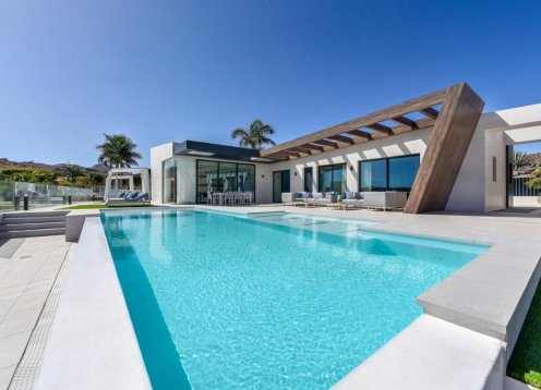 Villa Julian: Luxury 6-Bedroom Villa with Pool in Salobre Golf Resort